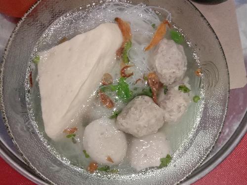 Bakso Cempaka: Kenikmatan yang Menyentuh Jiwa di Tepi Jalan Cilacap