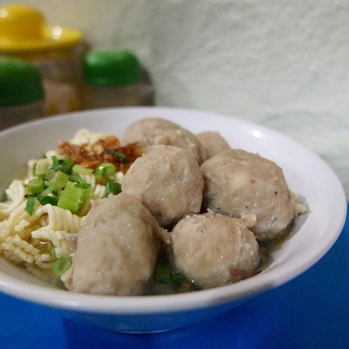 Bakso Cempaka: Rasa yang Menggigit Jiwa di Tepi Jalan Cilacap