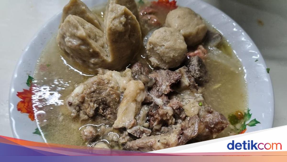 Bakso Cempaka: Rasa yang Menggigit Jiwa di Tepi Jalan Cilacap